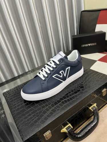Armani 阿玛尼最新新款休闲鞋 火爆热卖官网同款原单爆款 .原工厂牛皮材料1：1原板 牛皮内里，原厂发泡大底。亲们你还为穿着搭配鞋发愁那这款鞋你就是你不二