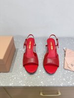 6.5Cm Miumiu 缪缪 25Ss春夏新款 复古 蛇纹 鱼嘴 凉鞋 高跟鞋 春夏清新配色 曲线优美，小猫跟后空凉鞋 日常穿搭都很搭配鞋边有专属标识性Log