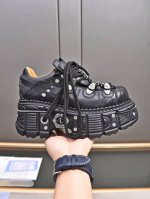 Newrock. 暗黑 朋克 马丁 摇滚 坦克 机甲硬核狂战鞋 Newrock 西班牙高阶鞋履百年品牌，独具一格的硬核设计进入大众视野，以坦克元素作为鞋底设计，