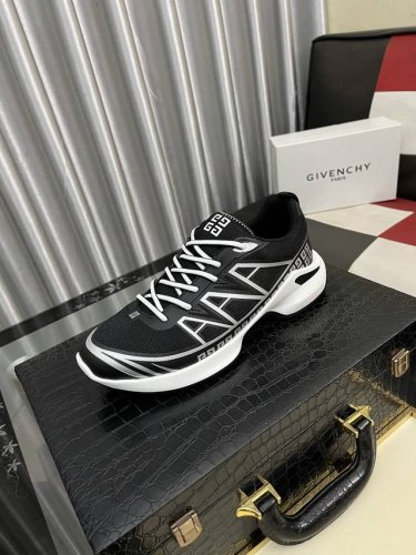出厂价Pp： Givenchy 纪梵希 -高端品质 原单休闲运动鞋 -鞋面；、品牌飞织布匹、鞋身品牌松紧带、金属扣件：鞋身热切品牌Logo -内里：垫脚；水染牛