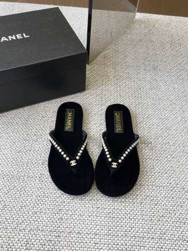 Chanel 香奈儿 25Ss 夏季新款 夹脚人字拖 海滩必备款 Chanel2025香奈儿最新爆款 夏季夹脚拖鞋 百搭显脚瘦气质款，颜值爆棚的一款拖鞋，任意搭