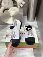 玛尼春夏新款饼干鞋 棉质鞋面透气舒适、立体圆形橡胶鞋头、超级萌趣可爱、硫化硒橡胶鞋底坚韧耐磨、鞋舌Marni Logo 精致独特 黑色白色都非常百搭噢！ 码数3