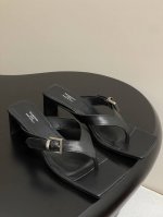 25春夏新款Balenciaga巴黎世家高跟方头夹脚人字拖鞋 将时髦发挥到极致的 巴黎世家方头时装鞋 巴黎世家的鞋子绝对开了挂 每一双都想去入 因为真的每一对都