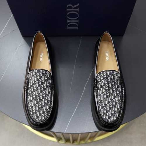 出厂价Pp： 品牌：迪奥Dior 标准码：男码38 44 45可以定做 等级：官网同款 材料：原版牛皮拼接 牛皮内里 原版Tpu耐磨柔软大底 款式类别：休闲运动
