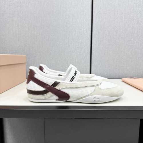 Miu Mi* 春夏新品代购级别 我是细节控 面料对版zp单薄清透 区别于市场不对版厚面料 皮料对版zp轻微擦旧 随性而为 复古时髦 百搭舒适 新爆款来袭～鞋面