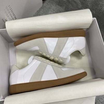 Mm6 情侣款码数：女码35--40男39-44 45 定做不退换 ｜德训休闲板鞋，鬼才设计师品牌，一个轻奢品牌 鞋面牛皮拼接，水染羊皮内里，鞋底采用复古牛津大