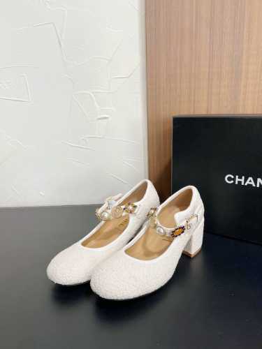 CHANEL 玛丽珍鞋 Chanel丨24A高级手工坊系列金币玛丽珍鞋芭蕾舞鞋 金币复古 vintage设计～，干练又慵懒随性 妥妥的甜酷风！金属徽章元素显得十