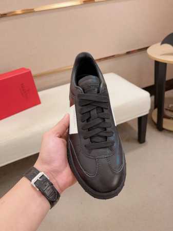 原单品质 市场顶级版本 Valentino 华伦天奴 最新时装周走秀 情侣 款 ，独特设计时尚一族特现脚瘦一款百塔的时尚产品 面料：鞋头采用高丝光三角纹牛皮与a - 点击图像关闭