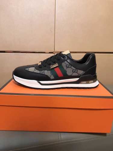 出厂价 Gucci 古奇男鞋休闲鞋绝对火爆潮男的极致搭配单品！超质感魅力挡不住，主推款，鞋面选用优质牛皮+印花面料，羊里内里+垫脚， 耐磨橡胶底，高贵典雅！舒适