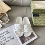 出厂： Gucci 古驰2025顶级专柜 初夏情侣新款 官网上新 独家首发 Gucci 古驰 25S 初夏情侣拖 古驰拖鞋 古驰情侣穿搭 Gucci拖鞋 Guc