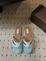 独家新品 Alaia 25Ss 平底夹趾网鞋包头半拖 兜兜转转还得是Alaia 极致的舒适和百搭 交叉带的设计有种芭蕾舞的感觉 章小蕙同款 甜酷芭蕾风 人气超高