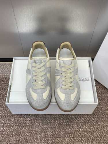 全新升级2025新款莞产Maison Margiel Mm6马吉拉新款德训鞋情侣款休闲鞋 复古感满满 随便穿搭就可以很高级 鞋子很轻便 穿起来上脚超级舒服透气