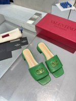 工厂P 华伦25Ss新品拖鞋，V扣又一完美的设计，抛弃了一贯铆钉元素、化繁为简、更加精致耐看上脚尽显优雅气质♀♀♀♀♀ 鞋面：进口牛皮 内里：羊皮 大底：意大利