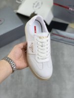 工厂价 实价 官网爆款上市， 潮牌 普拉达prada 主推爆款，前卫百搭时尚男鞋私版开模，牛皮面拼接1：1复刻..时尚干脆、原版进口牛皮内里牛皮垫脚；大气个性更