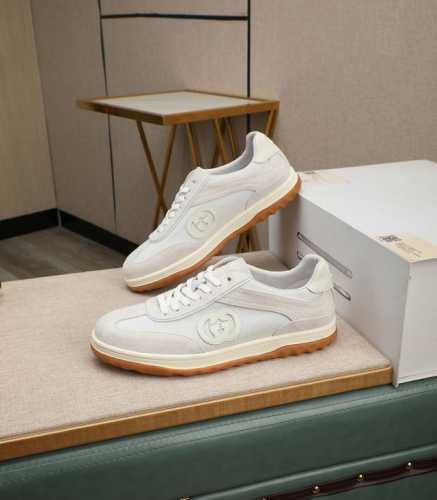 出厂价 Gucci2024年最新春款 专柜同步发售，意大利进口原版小牛皮，真皮内里， 凸显高端 贵气 档次 做工考究，鞋底：原厂特供原版底，独家双层活动成型底超
