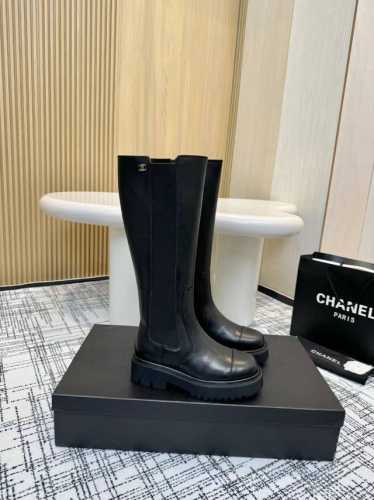 矮 高360顶级版本 Chanel香奈儿 2024专柜顶级厚底骑士靴 这款经典设计；不平凡的拥入了多种配色元素 多元化混搭非常好看百搭，上脚非常轻巧 舒适超级秀