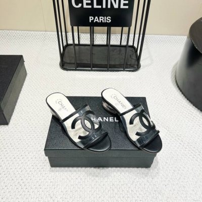 出厂： 独家顶级版本 Chanel香家25Vs春夏新款时装凉鞋系列 圆头透明跟凉拖 香奈儿是一个非常全面之尊贵时尚生活品牌，香港，美国，等大时尚博主及明星的同款