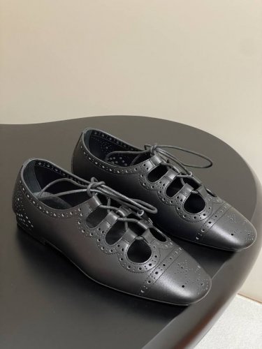 顶级品质 hermes 爱马仕 H家25S春夏新款Khea德比鞋 复古玛丽珍小皮鞋 镂空系带雕花冲孔平底单鞋 镂孔Nappa皮革Ghillies风格露跟凉鞋 打