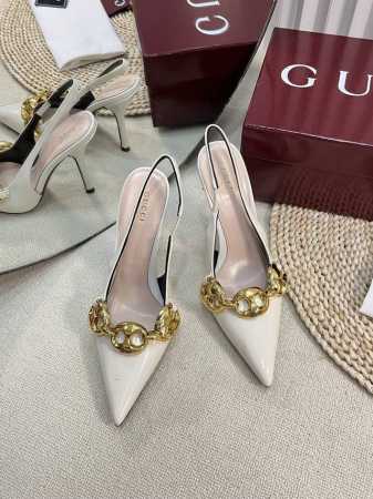 Gucci 24Ss新款 G家尖头新款圆扣型系列 经典再现 简约设计高雅品质 鞋面以羊漆皮3个五金圆扣材料匠心打造 鞋面缀饰亮眼的新款小猪鼻扣中间Logo 后带 - 点击图像关闭