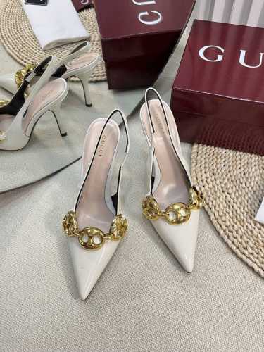Gucci 24Ss新款 G家尖头新款圆扣型系列 经典再现 简约设计高雅品质 鞋面以羊漆皮3个五金圆扣材料匠心打造 鞋面缀饰亮眼的新款小猪鼻扣中间Logo 后带