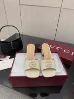 gucc* 经典水钻双G提花拖鞋 原版购入开发独家版本 鞋面定制双G提花环保水洗丹宁面料 高级棕色滚边拼接 与Zp无色差质地 开模定制金属水钻双G扣 复古感十足