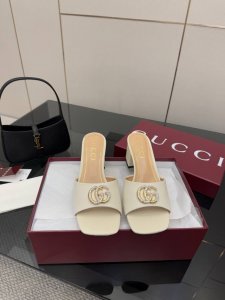 gucc* 经典水钻双G提花拖鞋 原版购入开发独家版本 鞋面定制双G提花环保水洗丹宁面料 高级棕色滚边拼接 与Zp无色差质地 开模定制金属水钻双G扣 复古感十足