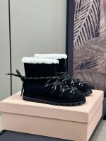 miu fw24 new arrival～ miu家24秋冬雪地靴新品 炒鸡轻盈舒适，绑带设计好可爱 丝光牛反绒鞋面，皮毛一体内里 size 35-40