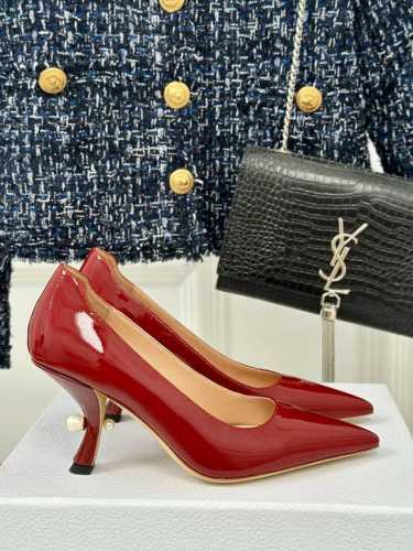 厂价 Dior 迪奥24S春夏新品 珍珠跟尖头高跟鞋 鞋面采用进口牛漆皮 内里采用羊皮内里 意大利进口牛皮大底 跟高：8Cm 码数：35-39 40 41定做