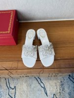 顶级品质 P390 Rene Caovilla Ss25 New Arrival～ 芮妮 乔薇拉 2025新款｜水晶灯凉拖鞋 闪耀的水滴形水晶悬垂于水钻袢带太美