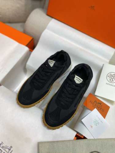 上新Herme* H家新款爱马*Jet运动鞋 ZP购入，顶级原单品质，市面最高版本，出厂价批 原版开模大底。一分钱一分货，真材实料，无论是皮料、楦型、鞋底、工艺