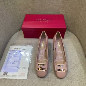 橙子出厂价 Ferragamo 菲拉格慕 蝴蝶结圆头漆皮粗跟单鞋 浅口高跟女鞋 码数：34-42