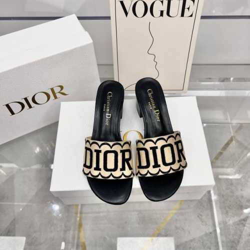 橙子出厂价 Dior 迪奥春夏新款 刺绣字母拼色粗跟拖鞋 一字带中跟凉拖 跟高：4.5Cm 码数：35-42