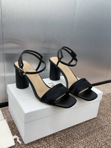 工厂价 迪奥 Dior Dway 春夏最新款高跟电绣拼色凉鞋 CD字母logo明星同款一圈带鱼嘴露趾女鞋 材质：原版定制高温水溶电绣科技面料 进口小牛皮+水染羊