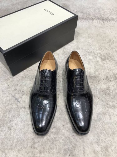 Gucci 男士经典牛津鞋男士商务正装皮鞋 经典款 极致艺术 全鞋采用进口饮奶牛牛皮 开边珠 精挑细选 毛孔细腻 光泽度极好 质感柔软 韧性强耐穿不易变形 杏色