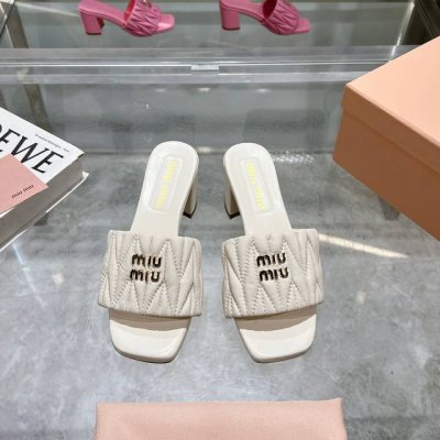 miumiu2025Ss春夏新款高跟底小羊皮凉鞋拖鞋 顶级版本 zp开发 原版拆卸 对版菱格纹 秒杀市面普通版本 Miumiu真的太少女啦 小羊皮超级软糯 舒适