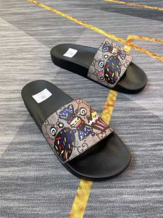 调工厂价 男装男鞋 运动原单古驰 Gucci 2025春季新款，蛇年爆单新品，情侣款一字拖，男女同款拖鞋，脚感舒适，帅气百搭，码数35-46 - 点击图像关闭