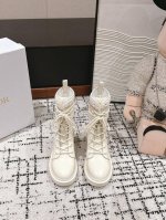 顶级品质 Dior fw24 new arrival～ 迪奥2024秋冬新款｜系带马丁靴 D家经典的靴型，小牛皮鞋面融入羔羊毛， 妥妥的颜值与功能性神器，帅气又