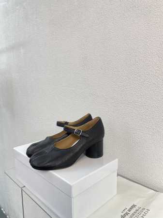 玛丽珍单鞋 经典款 大圆头 Mm6 Maison Margiela 原版小牛皮 超高性价比 时尚个性分趾单鞋 炒鸡减龄 大热时尚风格 黑色牛皮 Mm6 Mais - 点击图像关闭