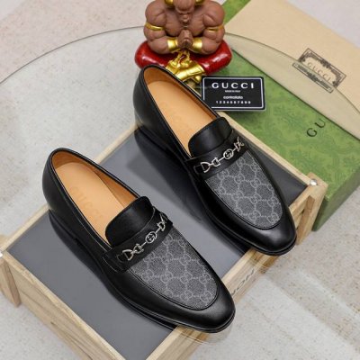 Gucci 古奇 里 爆款豆豆鞋顶端品牌奢侈 顶级 质量 最新時尚豆豆鞋 ..鞋面選用原版头层牛皮制造. 全头层水染皮内里 原版个性时尚柔软橡膠耐磨防滑大底 上