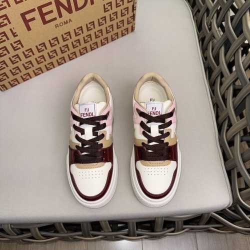 Fendi Match厚底运动球鞋｜情侣款｜Ff最新元素注入复古的设计｜超经典百搭系列｜鞋面采用牛皮和牛猄拼接组合｜侧面凸起的双f Logo｜5Cm增高pu发泡