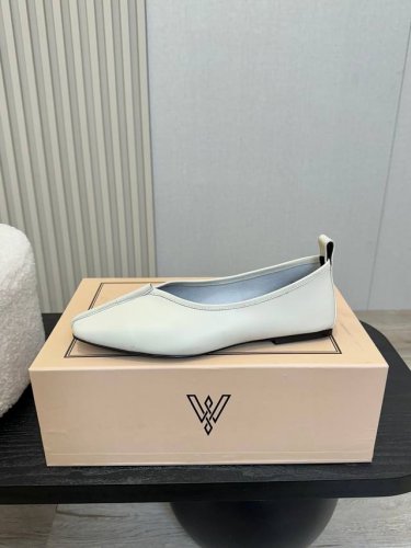 vanda Novak 小众 耗时3个月研发 鞋跟独特设计酒杯 重磅系列 众多联手意大利品牌 推出高级感满分的鞋款系列 火遍Ins神仙绝美神靴，海外博主疯狂打C