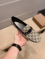 实价 ，品牌Gucci，古奇官方同步豆豆鞋～四季潮鞋 专柜品质，古奇1:1优质做工，鞋面:进口原版牛皮、全真不掉色羊里，时尚懒人商务风设计，休闲乐福款，跑步鞋青