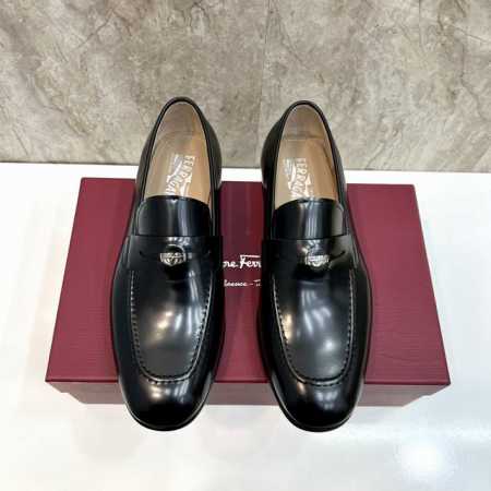 原版真皮大底 品牌：Ferragamo 菲拉格慕 标准码：男码39–44 38 45定做 等级：官网同款 顶级原单 材料：原版顶级牛皮 胎牛皮内里 原版真皮大底 - 点击图像关闭