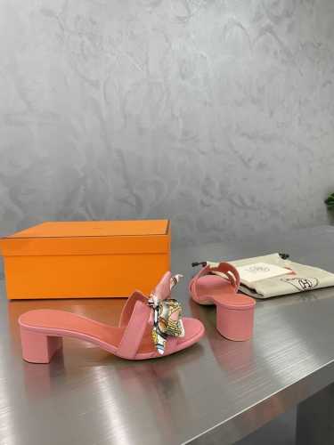 爱马仕 HerméS 经典 工 字拖 高品 方跟 款式经典 简约 此款主要对比的就是工艺 品质 爱马仕 HerméS 夏天开始不一样的夏天生活 爱马仕Hermé
