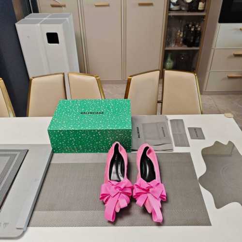 Balenciaga2025 织带蝴蝶结装饰流苏款 立体猫跟小单鞋 2025官方限量版 磁铁盒 节日雪花礼品包装配套 全新单色包装盒 省去p图烦恼 顶级版本 独