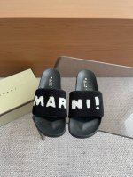 Marni 夏季新款 情侣鞋 凉拖鞋 夏天该有的气息 一字拖必备单品百搭款谁穿谁美，夏日最耀眼超完美的细节 绝不辜负你们的期待！鞋面 进口羊毛 跟高平底 鞋底