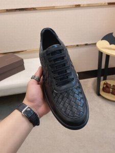bottega Veneta 时尚休闲经典款，经典发售！ 高品质 只比专柜正品货！顶级手工艺编织装饰 内里透气网布附加混种羊皮 原乳胶垫脚！正品橡胶防滑大底！！