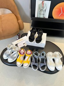 蔻依Chloe专柜同步上市新款凉鞋 春夏款广升 风靡整个时尚圈以来 多色多款 这款面料使用织带.加四面弹 质地清爽透气不焖脚 时尚简约范儿 女神都爱 美翻啦 8