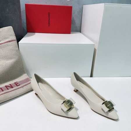 高品质出厂430！顶级品质原单渠道！Ferragamo菲拉格慕25春夏新款五金扣猫跟单鞋！ 最新麻花五金扣搭配利落年轻的设计！舒适百搭的同时也具备出色的耐用性！ - 点击图像关闭