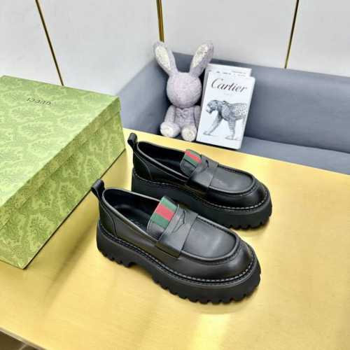 出厂价 2024最新版古琦GUCCI百搭绑带马丁靴，方便穿脱‘品牌织带拼色搭配 跟高：5cm 面料：牛皮 开边珠 内里 垫脚：羊皮里。 大底是发泡大底材质 颜色